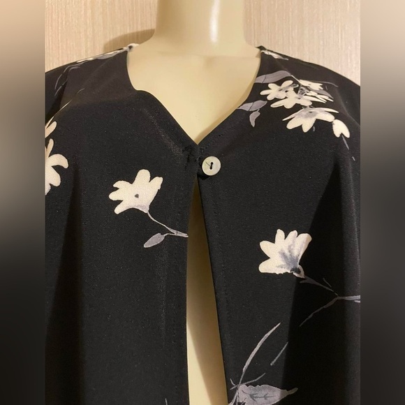 Positive Attitude Black Floral Blouse - Picture 4 of 4